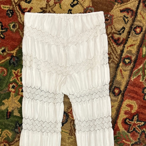 Show me your MuMu white bell bottom pants. - Picture 3 of 5